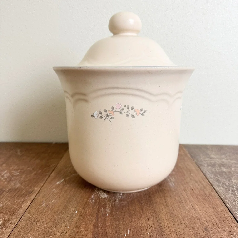 Pfaltzgraff Remembrance 2 quart Stoneware‎ Cream Pink Floral Canister Kitchen